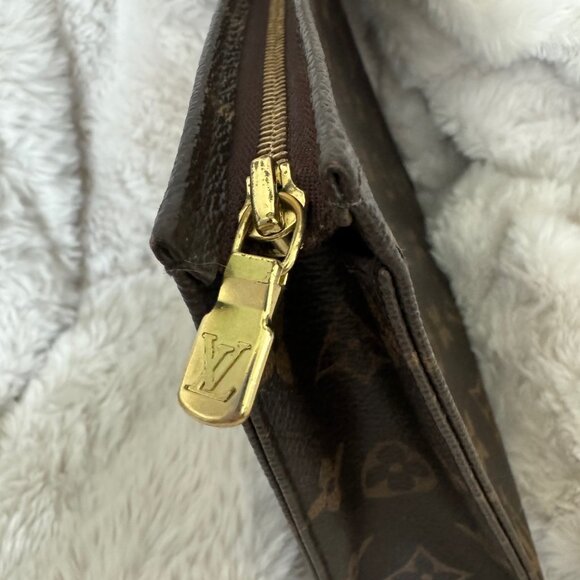 Louis Vuitton Poche Toilette 19 - Picture 9 of 15